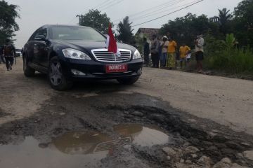 Presiden tinjau jalan rusak di Lampung