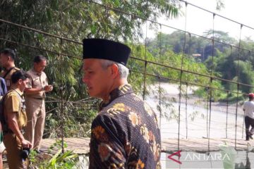 Ganjar tinjau kesiapan pembangunan jembatan Ngembik Magelang