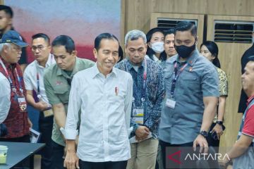 Presiden Jokowi tinjau Media Center KTT ASEAN