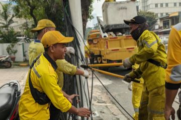 Pemkot Jaksel tertibkan 5 kilometer kabel udara di Jalan Tuty Alawiyah