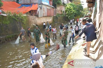 Kodam XVI Pattimura aksi bersih sungai di Ambon peringati HUT ke-24