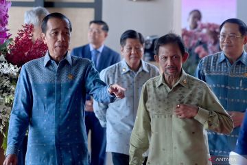 Presiden Jokowi pimpin dua pertemuan pada hari kedua KTT ke-42 ASEAN