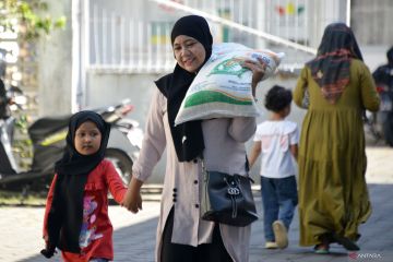 FOTO - Penyaluran pangan beras tahap dua