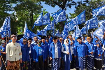 Hadrah dan tari remo iringi pendaftaran 50 bacaleg PAN di KPU Surabaya