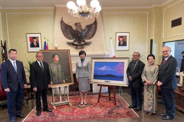 Istri mendiang mantan PM Jepang Shinzo Abe terima lukisan dari SBY