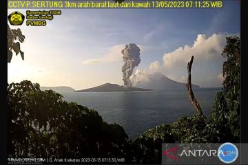 Gunung Anak Krakatau kembali erupsi