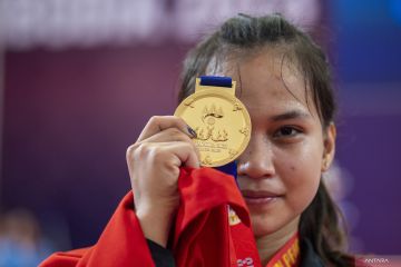 Juliana Klarisa raih emas angkat besi putri 55 kg SEA Games