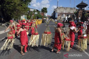 Ritual Nyenuk di Denpasar