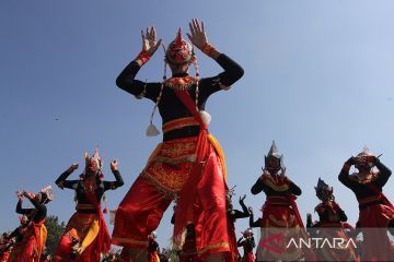 Tarian massal Gebyar Topeng Malangan