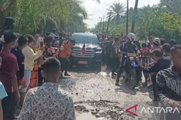 Presiden Jokowi tinjau jalan rusak di Labuhanbatu Utara Sumut