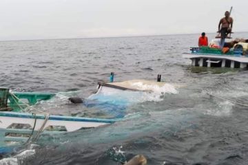 Tim SAR selamatkan seluruh penumpang kapal tenggelam di Haltim