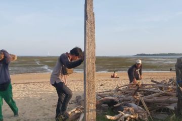 DLHK Denpasar tangani sampah kiriman di Pantai Sanur