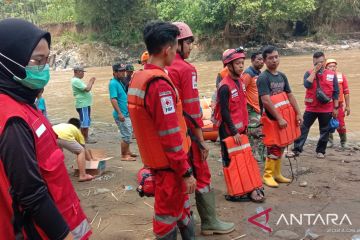 Personel PMI dikerahkan bantu pencarian korban tenggelam di sungai