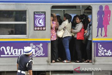 Menjadi perempuan penumpang dalam angkutan umum di Jakarta