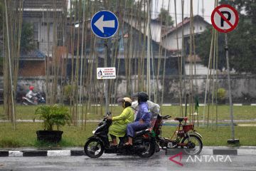 BMKG prakirakan hujan ringan di sebagian besar kota pada Minggu