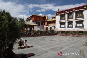 Masyarakat Tibet rayakan hari suci Saka Dawa