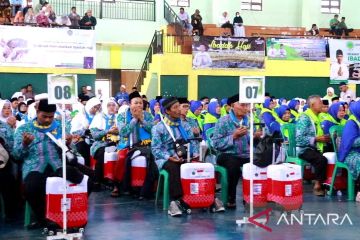 Wabup Sukabumi lepas keberangkatan ratusan calon haji kloter 6