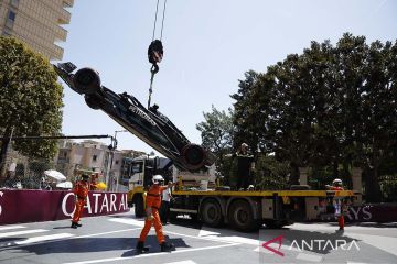 Mobil Lewis Hamilton tabrakan di sesi latihan F1 Monaco