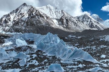 Ilmuwan sebut pencairan gletser di Gunung Qomolangma relatif lambat