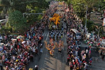 Wali Kota ajak warga guyub rukun di acara Surabaya Vaganza 2023