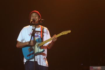 Phum Viphurit bius penonton New Live Show dengan lagu-lagu romantis