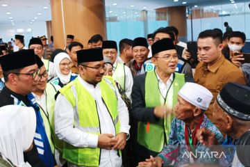 Menag Yaqut lepas penerbangan perdana calon haji di Bandara Kertajati