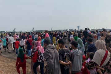 Ribuan warga antusias melihat Alutsista TNI AU di Lanud SMH Palembang