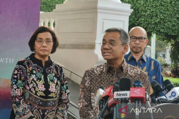 OJK ingin rakyat terlayani-terlindungi sebelum cabut moratorium pinjol