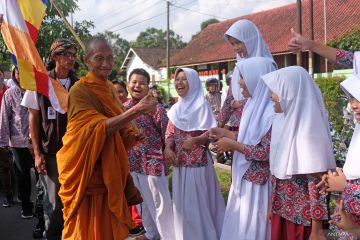 Ritual Thudong rute terakhir Magelang-Borobudur