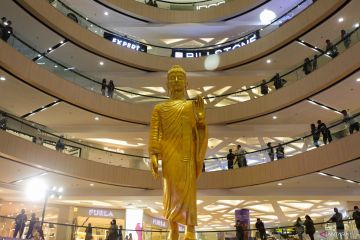Rupang Buddha tertinggi dalam gedung