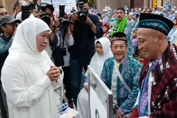 Gubernur Khofifah ingatkan jamaah calon haji jaga kesehatan