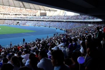 Penonton antusias, Morodok Techo National Stadium jadi lautan manusia