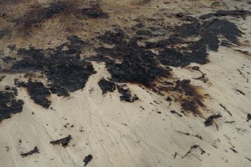 Kembali ditemukan 10 karung limbah minyak hitam di Batam