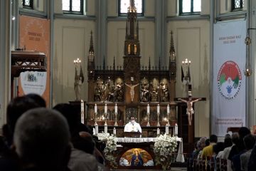 Kenaikan Isa Almasih, 1.300 umat ikuti misa di Gereja Katedral