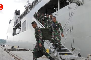 KRI Banjarmasin-592 datang dengan pasukan pengamanan KTT ASEAN