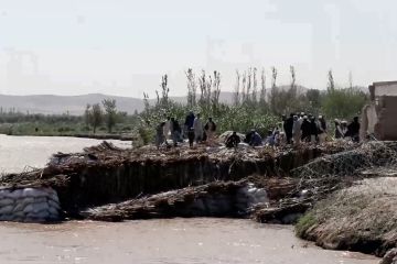 Lindungi daerah tepi sungai dari erosi, Afghanistan bangun tanggul