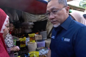 Mendag pantau harga bahan pokok di Pasar Terong Makassar