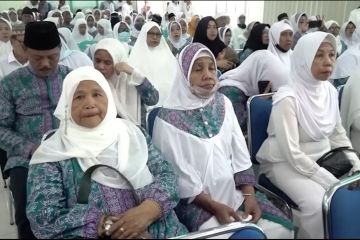 Penjabat Wali Kota lepas 410 calon jamaah haji asal Kota Jayapura
