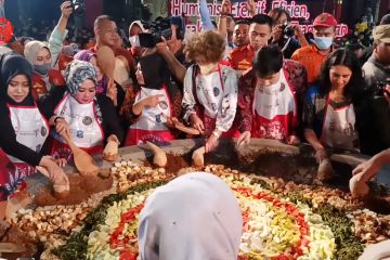 Festival Rujak Uleg Surabaya sedot ribuan wisatawan