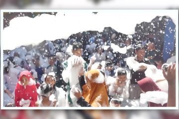Sensasi mandi salju di Desa Sumber Arum Magelang