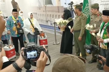 Jamaah haji RI disambut meriah di Madinah