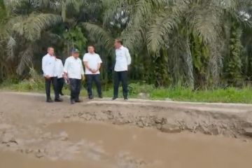 Tinjau jalan rusak parah di Sumut, Presiden: Juli mulai diperbaiki