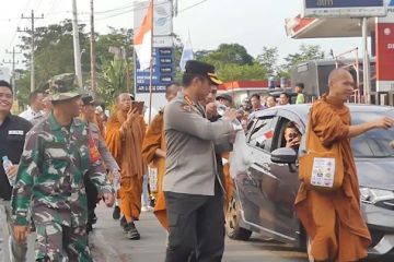 Tiba di Magelang, 32 biksu peserta Thudong disambut meriah warga