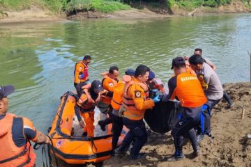 SAR gabungan evakuasi jasad pria di Sungai Walanae Soppeng Sulsel