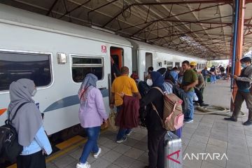 Penumpang KA di Daop Madiun naik saat libur panjang akhir pekan