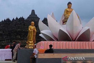 Persiapan menyambut hari raya Tri Suci Waisak di Candi Borobudur