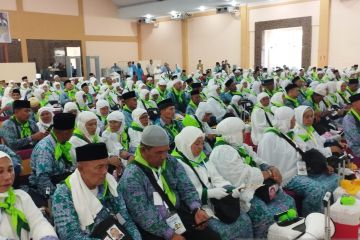 355 calon haji Kloter 11 Padang Lawas-Sumut berangkat ke Madinah