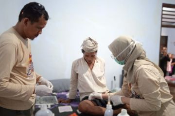 Puluhan dokter berbagai organisasi layani pengobatan gratis di Badui