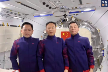 Tiga taikonaut Shenzhou-15 mendarat di Gurun Gobi