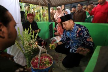 Wali Kota Eri ajak warga Surabaya lestarikan budaya kampung